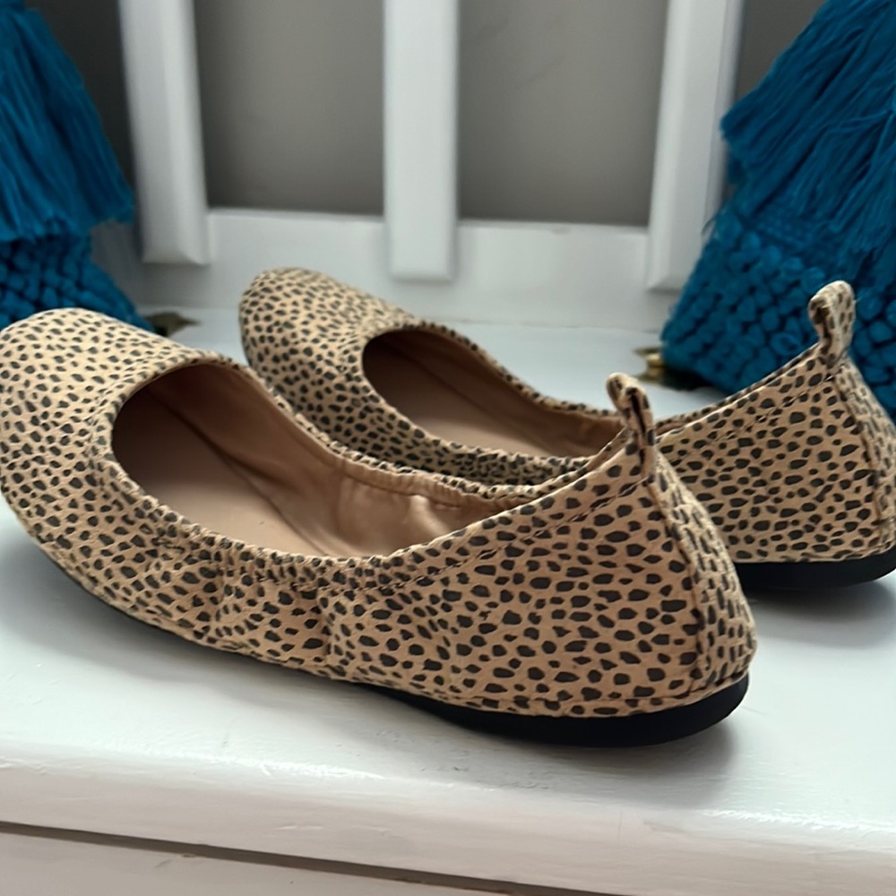 EUC Universal Threads, Target leopard print ballet flats